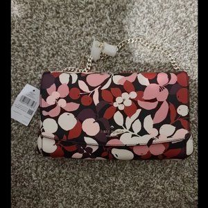 Kate spade cnvrtbl crossbody New With tag . No shoulder strap.
